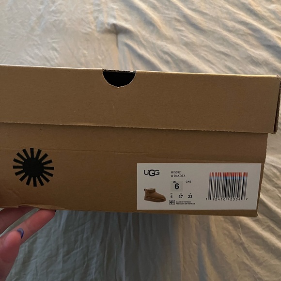 Platform Tan UGGs - Picture 2 of 6